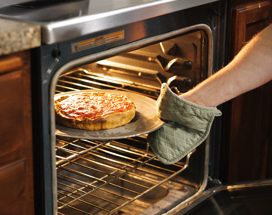 How to Bake Chicago Deep Dish at Home